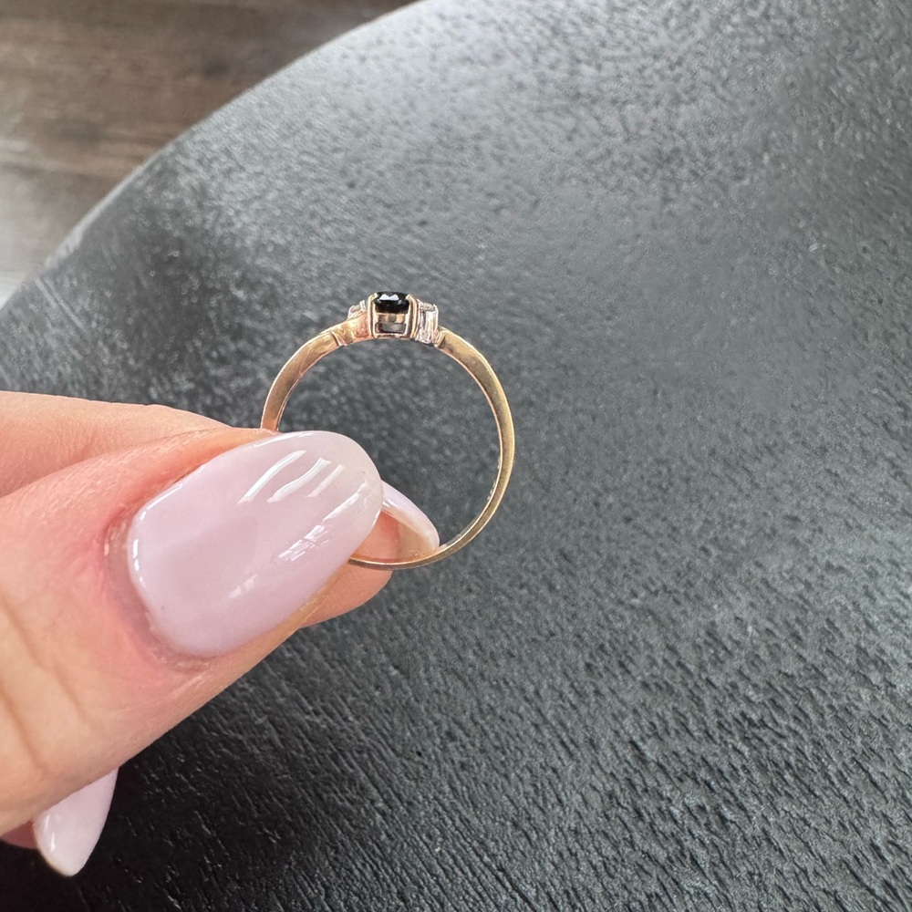 10k gold ring with sapphire and pave diamonds - Picture 6 of 7